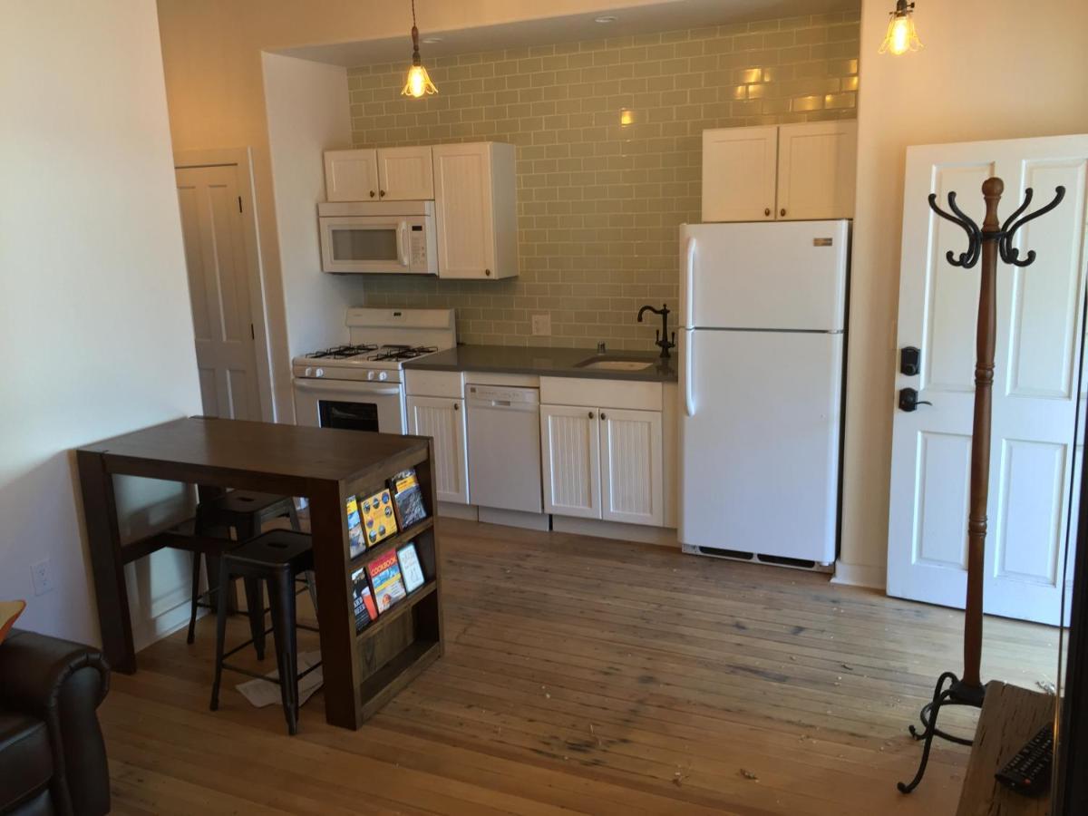 Deluxe Queen Suite