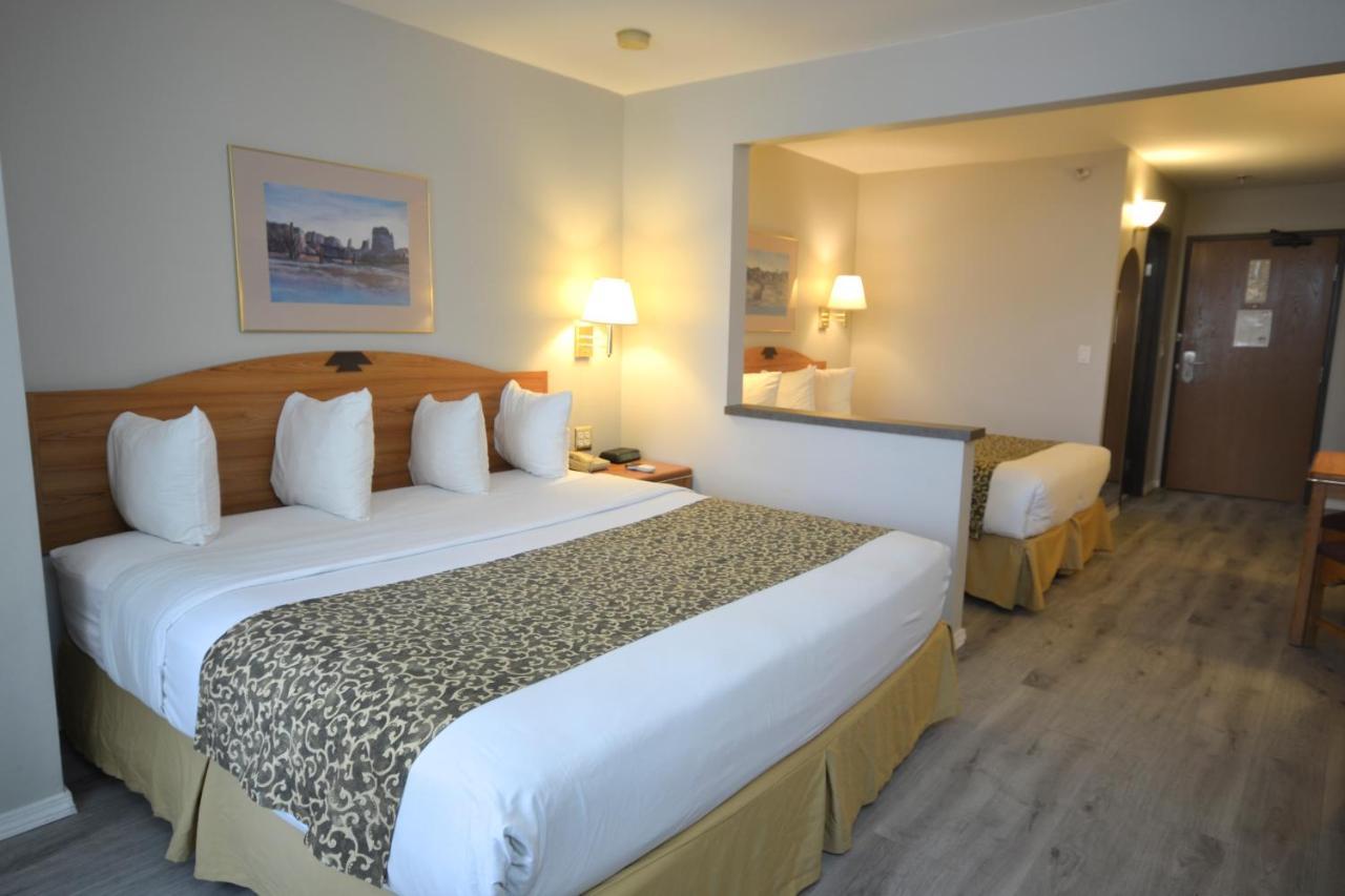 Deluxe King Room - Non-Smoking