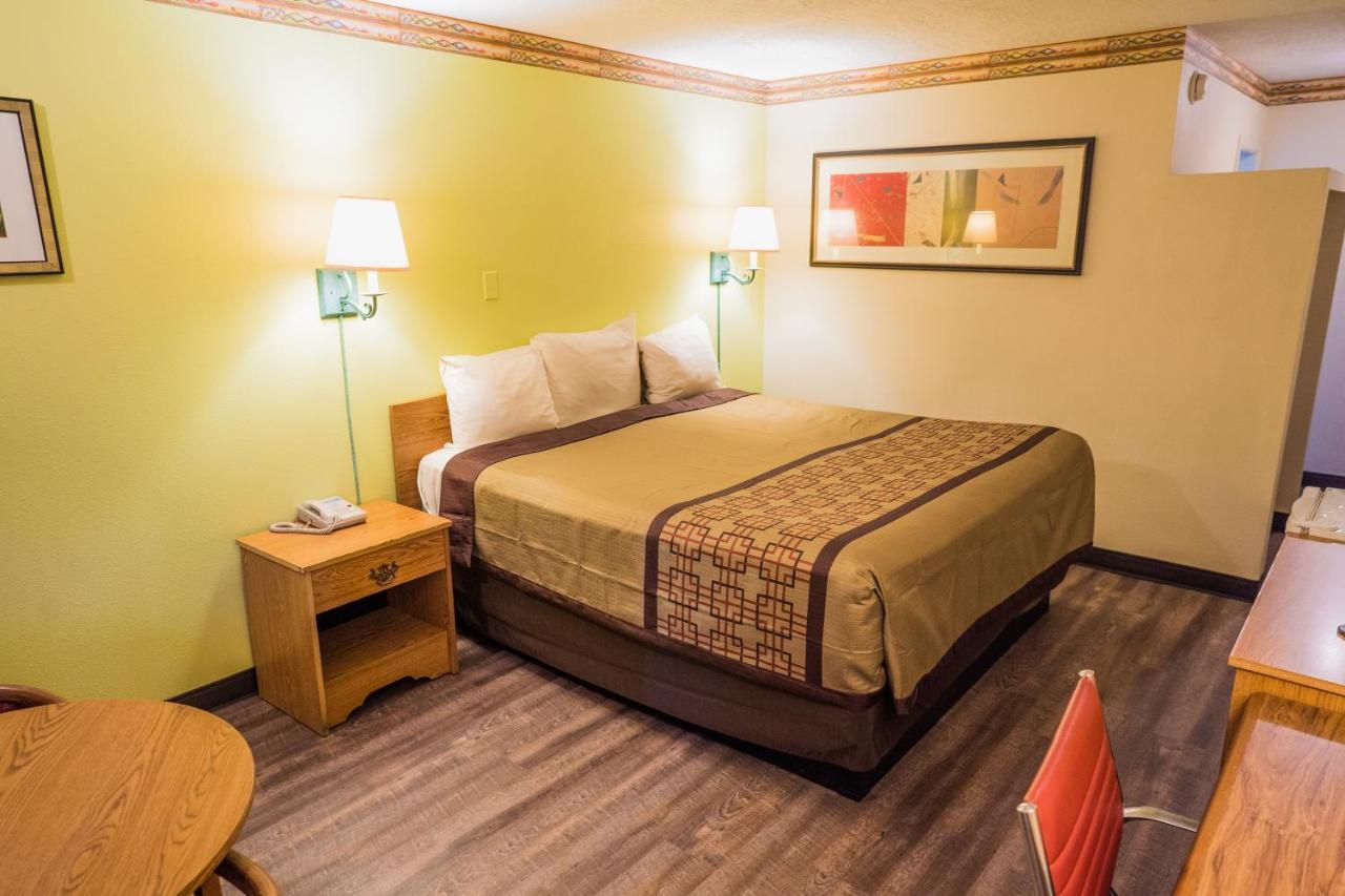 King Room - Non-Smoking