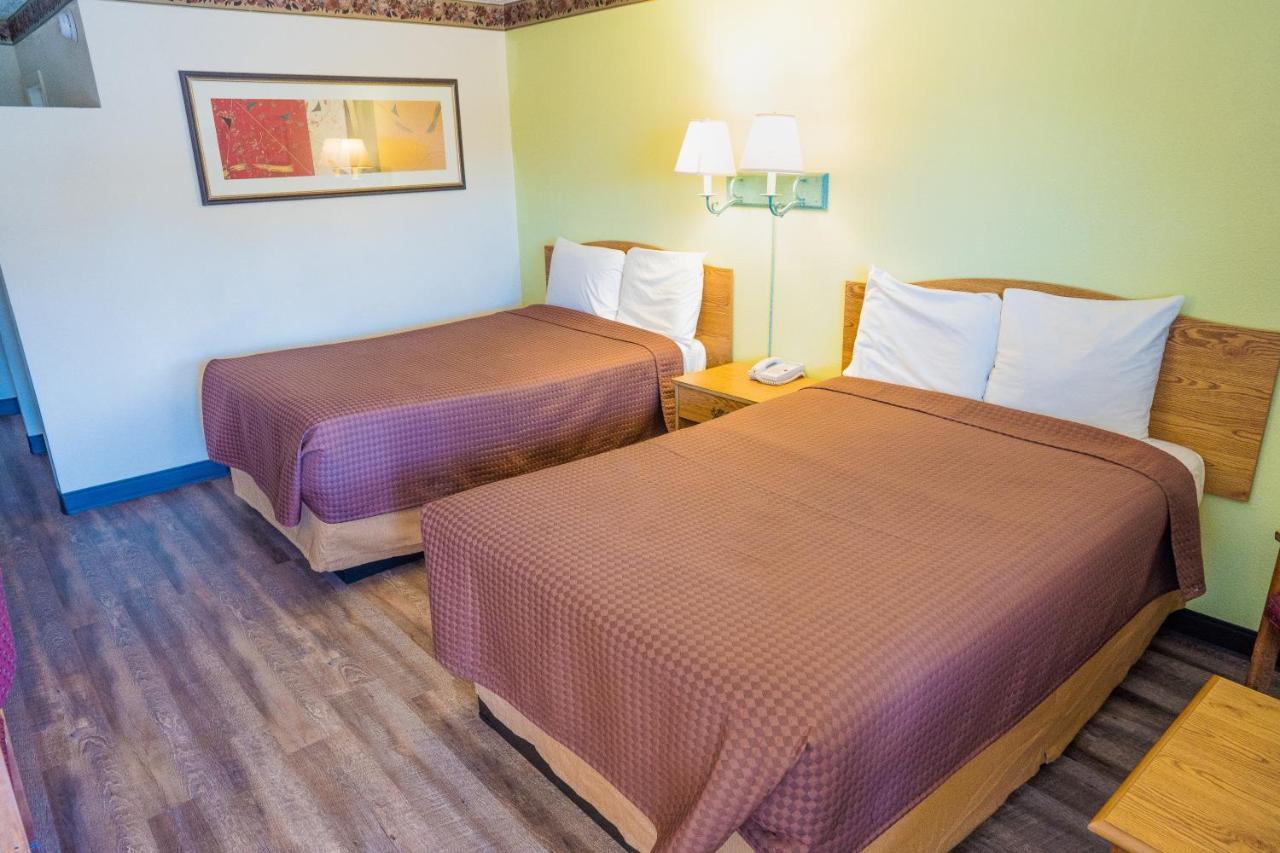 Double Room with Two Double Beds - Smoking