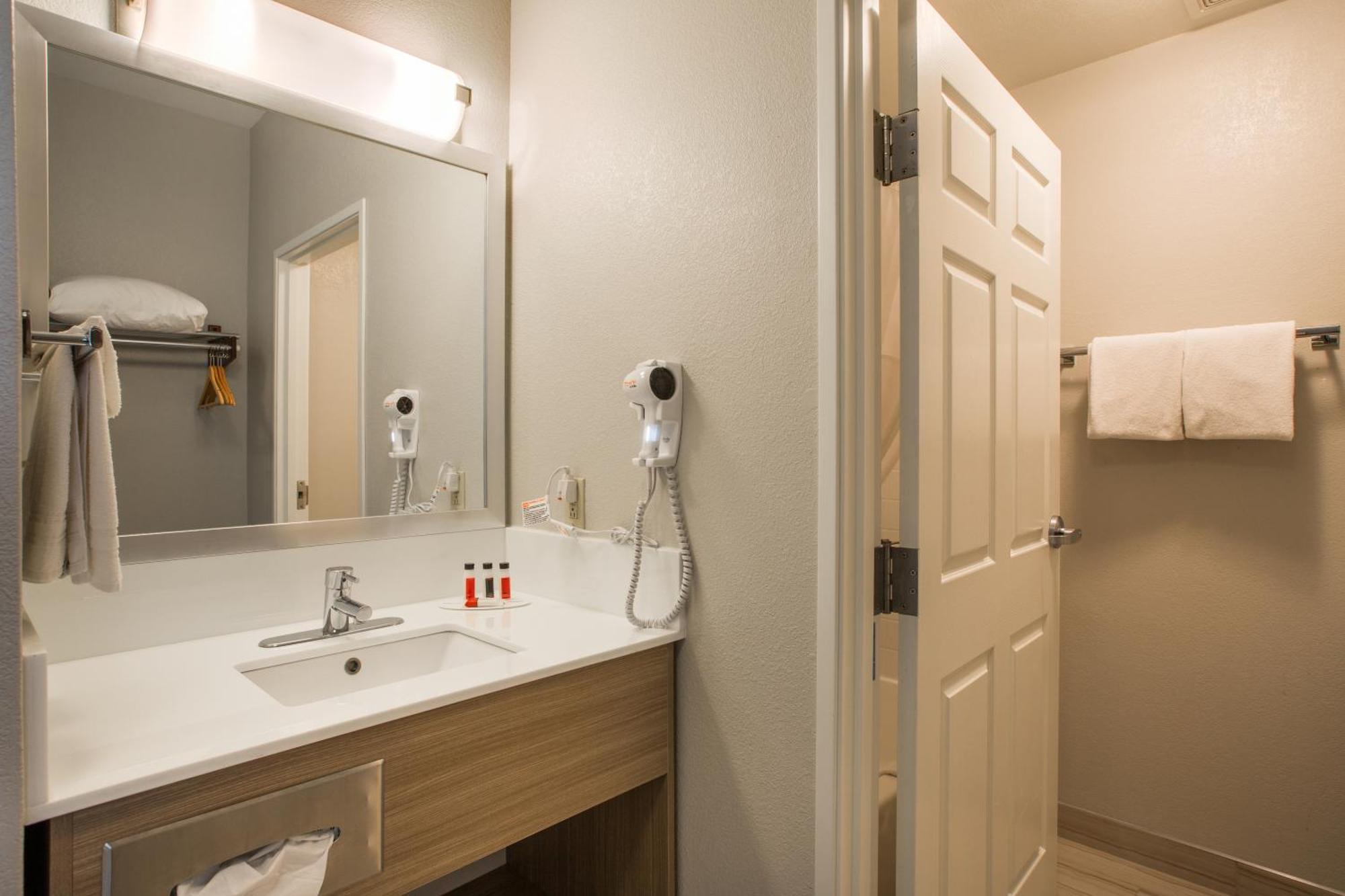 Studio Suite Two Queen Beds Non-Smoking