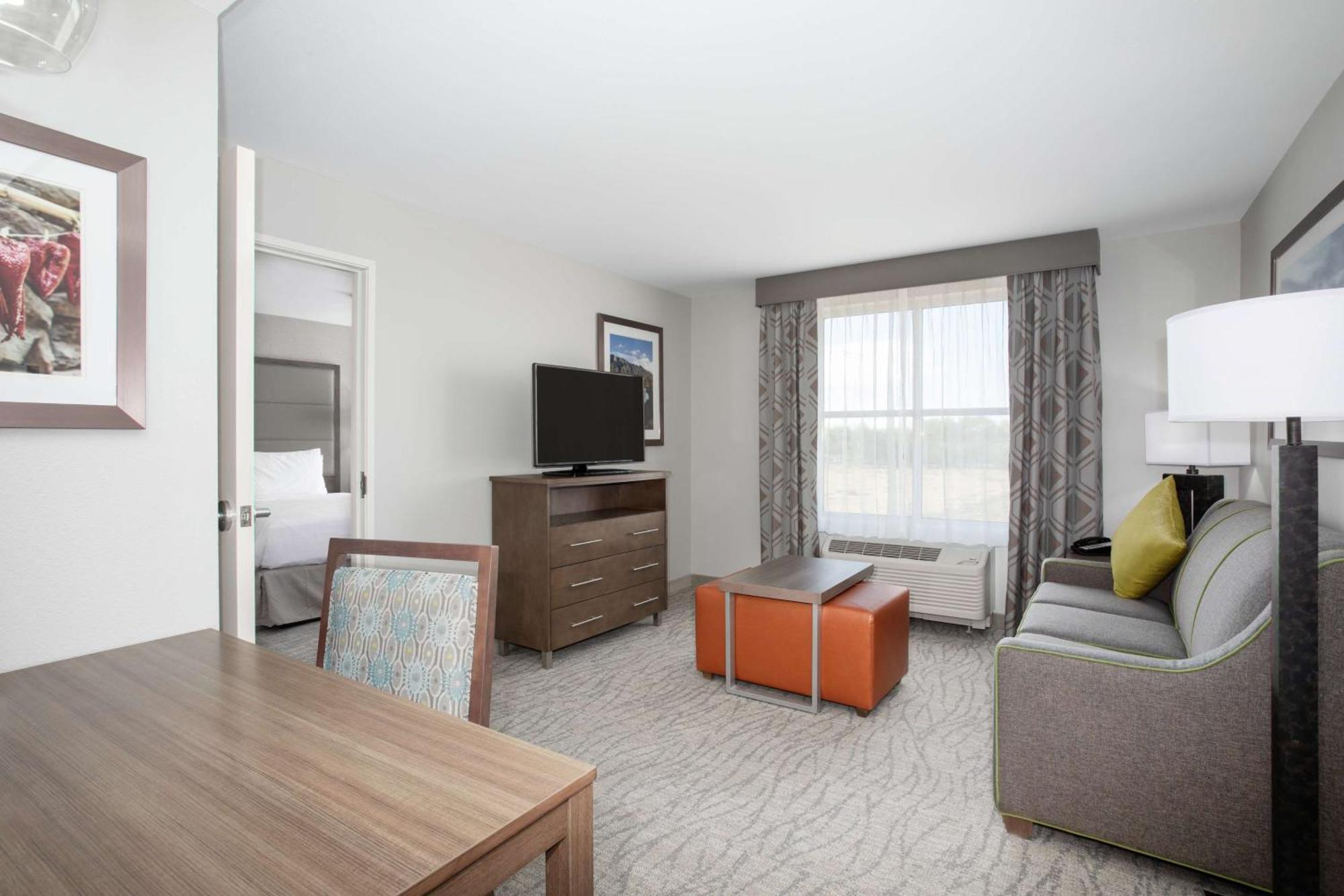 One-Bedroom Queen Suite Two Queen Beds Non-Smoking