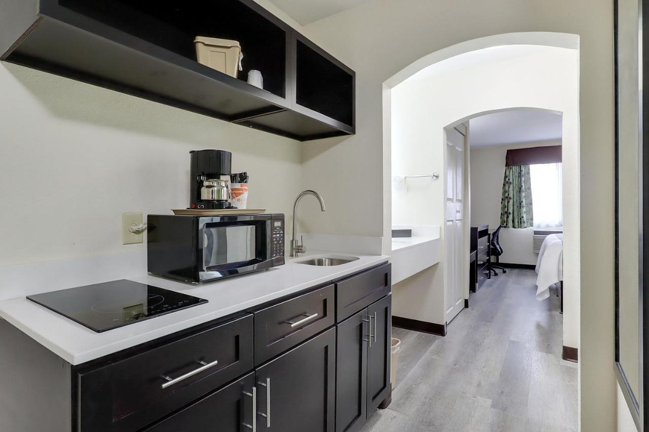 Queen Suite Accessible or Non-Smoking