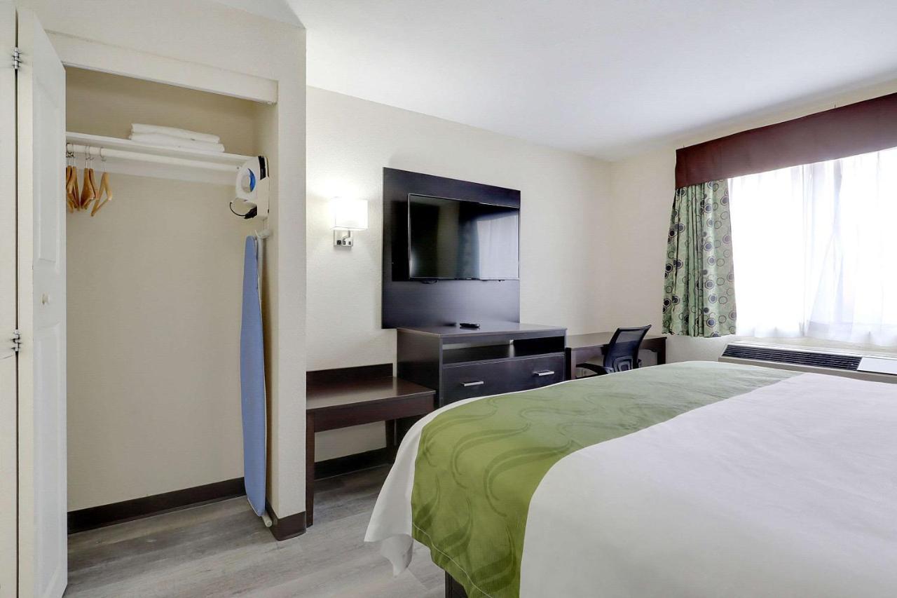 King Suite Accessible or Non-Smoking