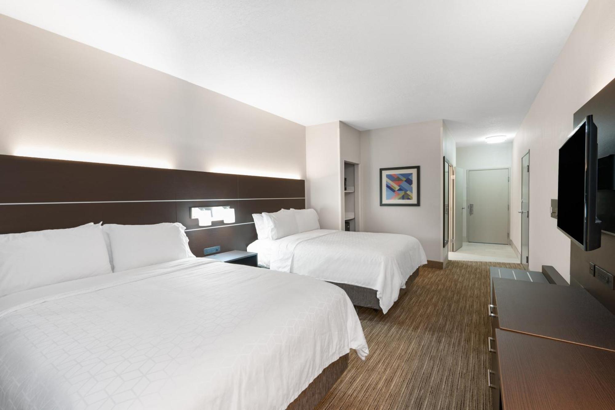 Standard Queen Room Two Queen Beds