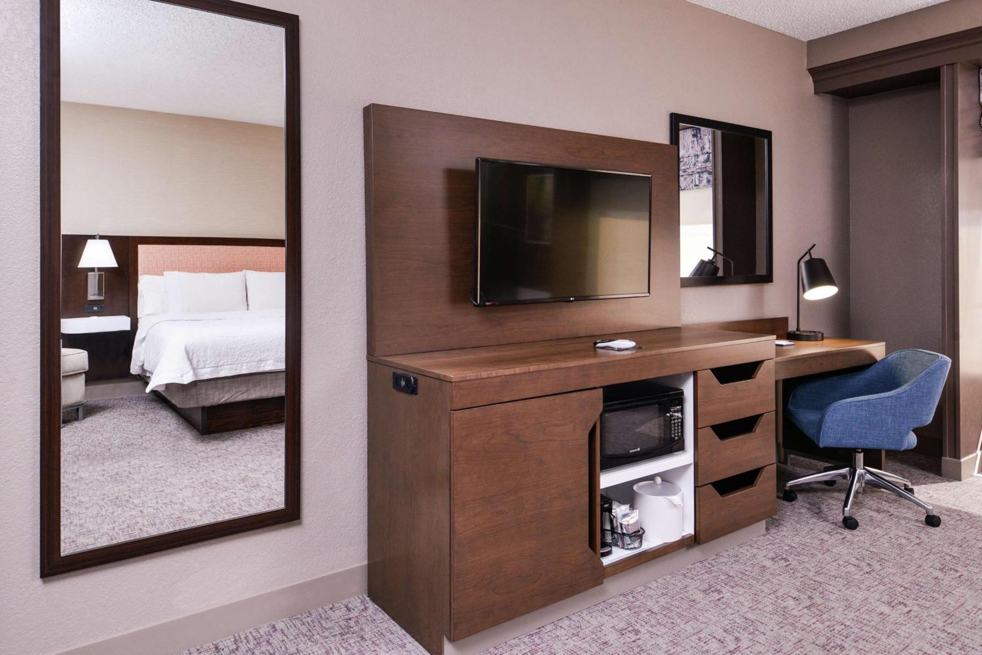 King Room Tub Mobility Access or Non-Smoking