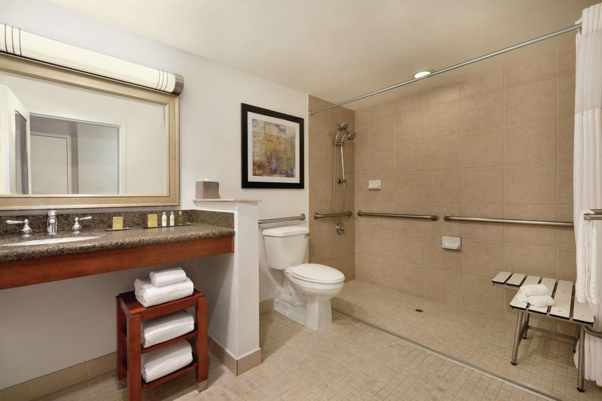 Queen Room with Roll-In Shower - Disability Access/Non-Smoking,1544600653:JPEG