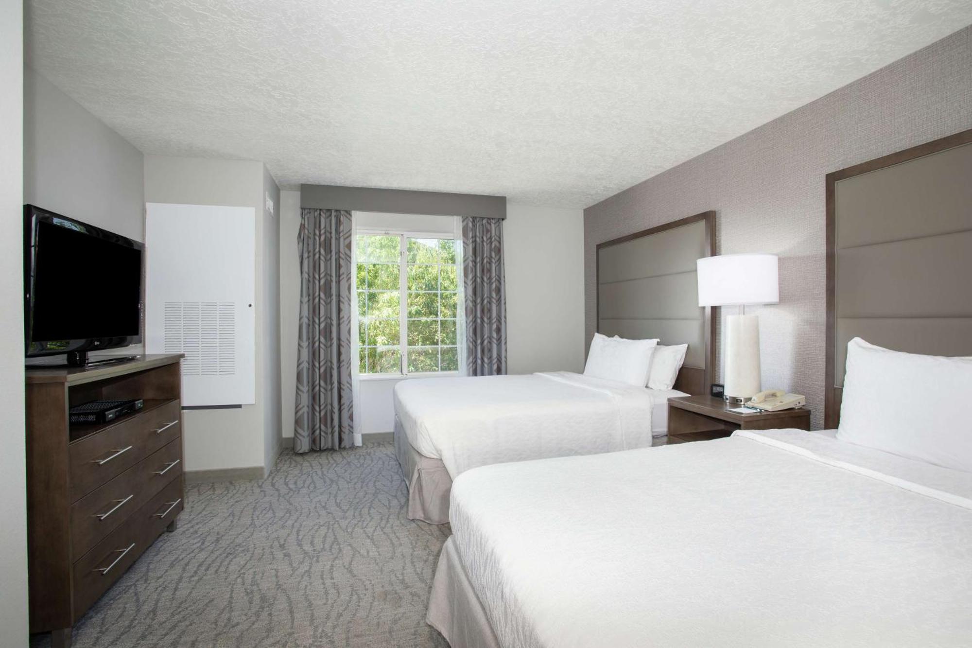Suite Two Double Beds Non-Smoking