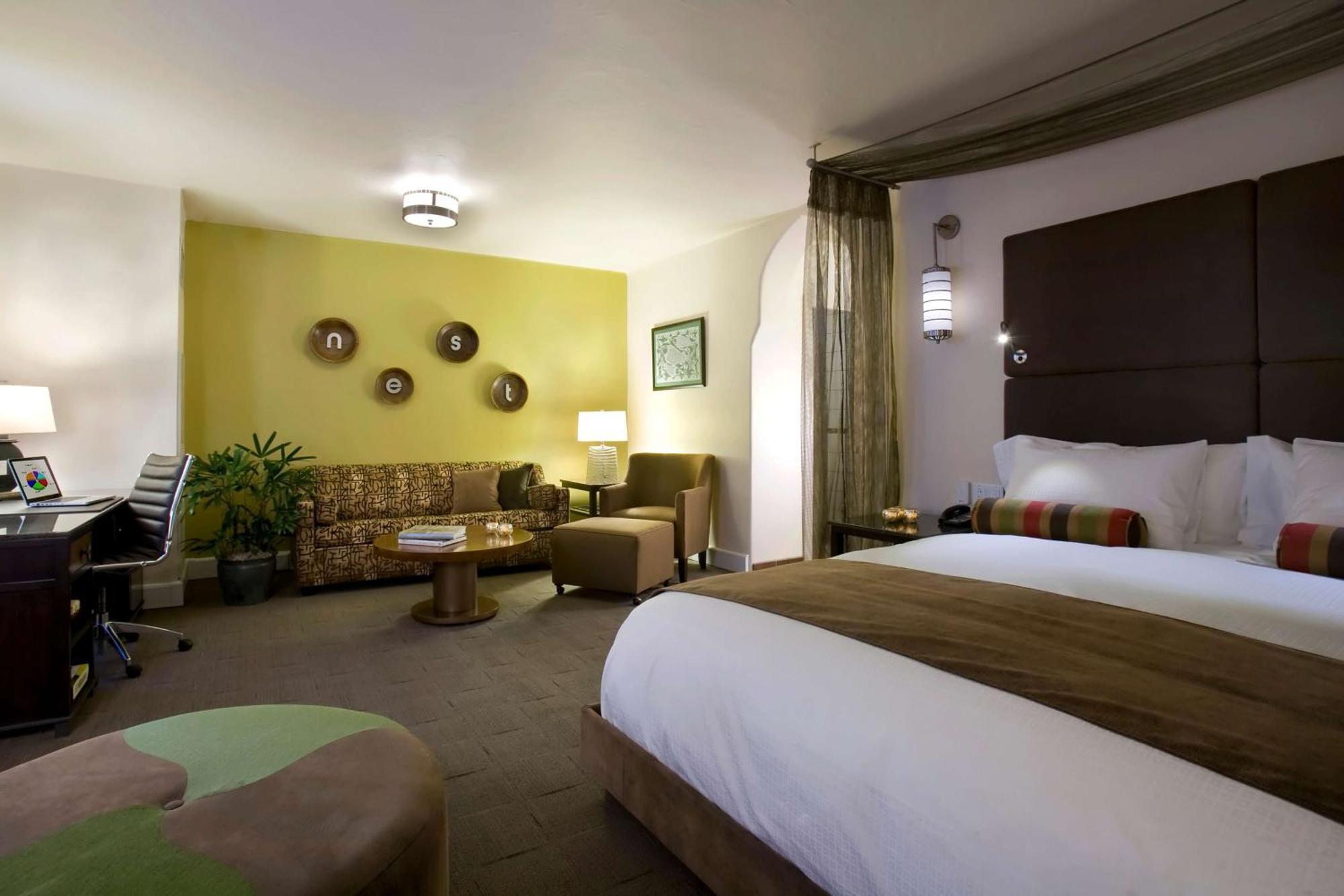 Deluxe King Room
