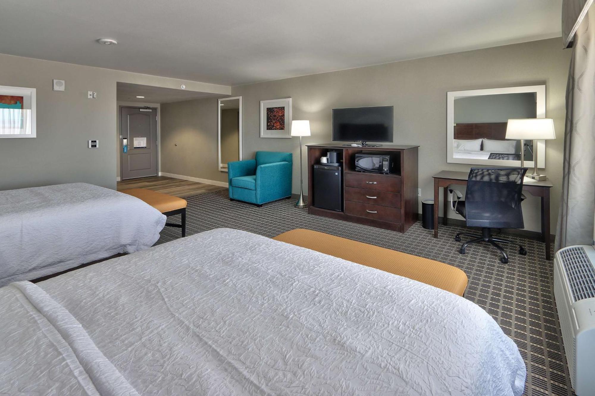 Queen Room Two Queen Beds Mobility Hearing Access or Non-Smoking