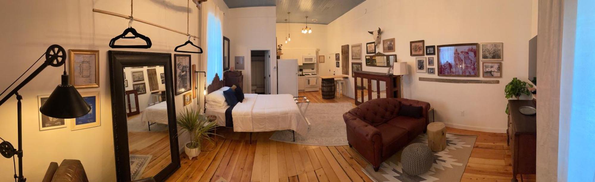 Deluxe Queen Studio