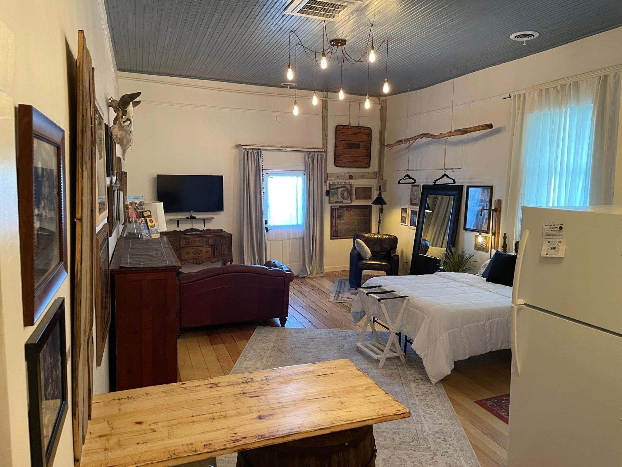 Deluxe Queen Studio