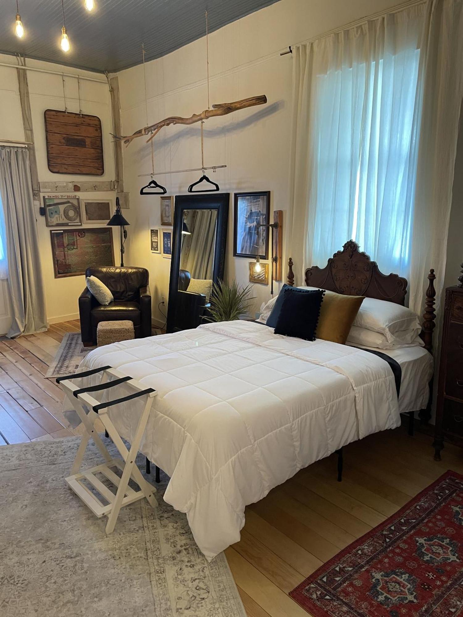 Deluxe Queen Studio