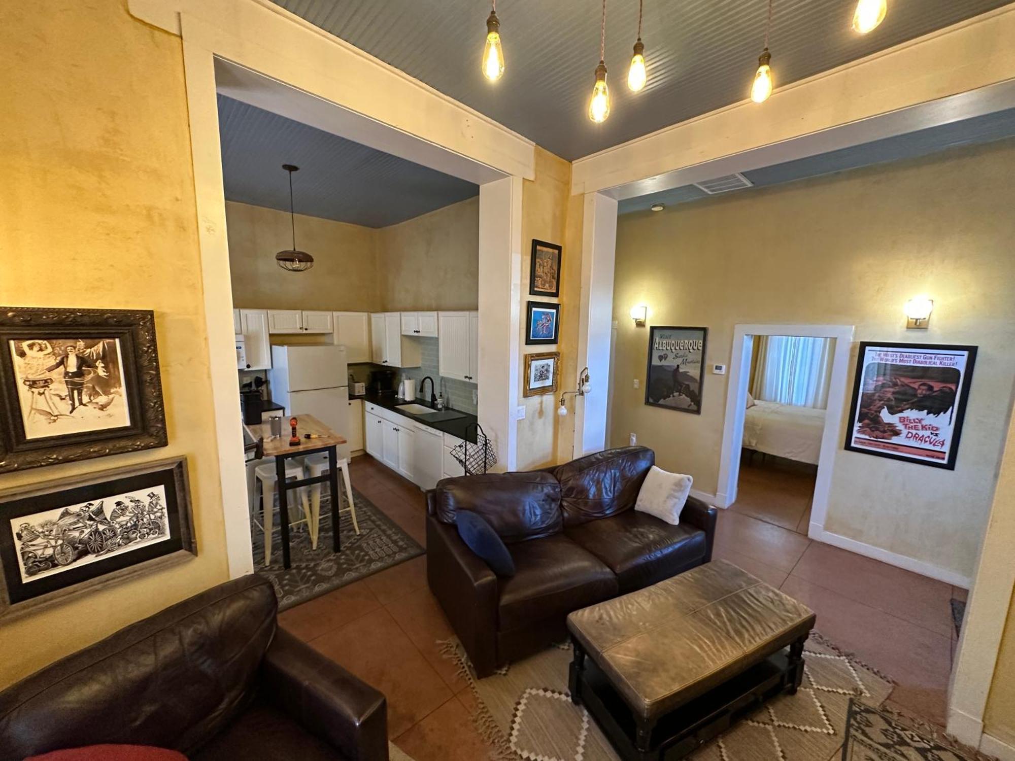 Deluxe Queen Suite