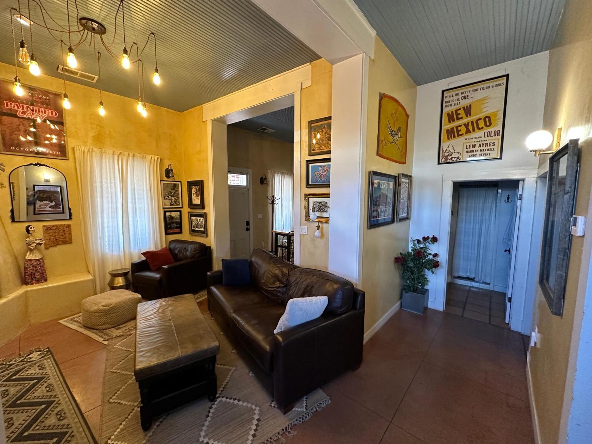 Deluxe Queen Suite