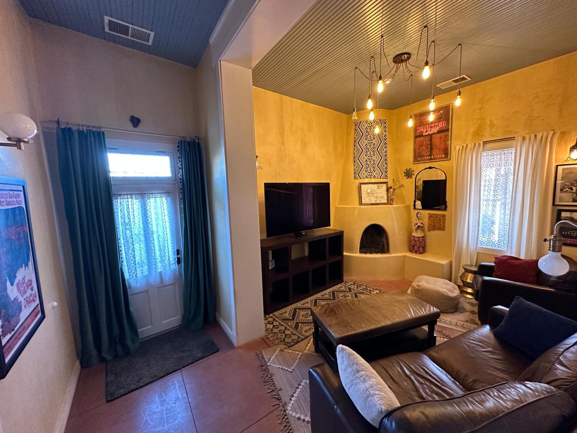 Deluxe Queen Suite