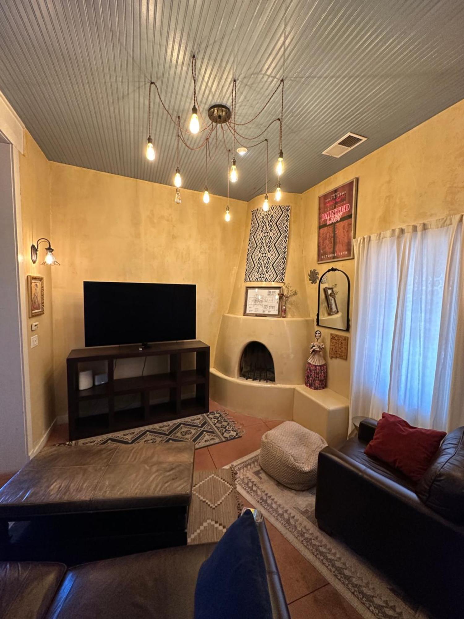 Deluxe Queen Suite