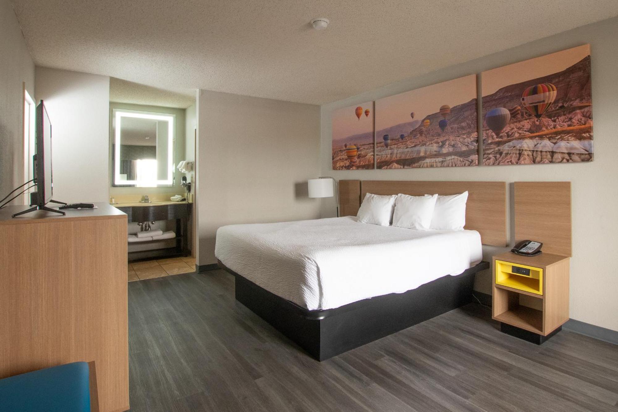 One-Bedroom King Suite Non-Smoking