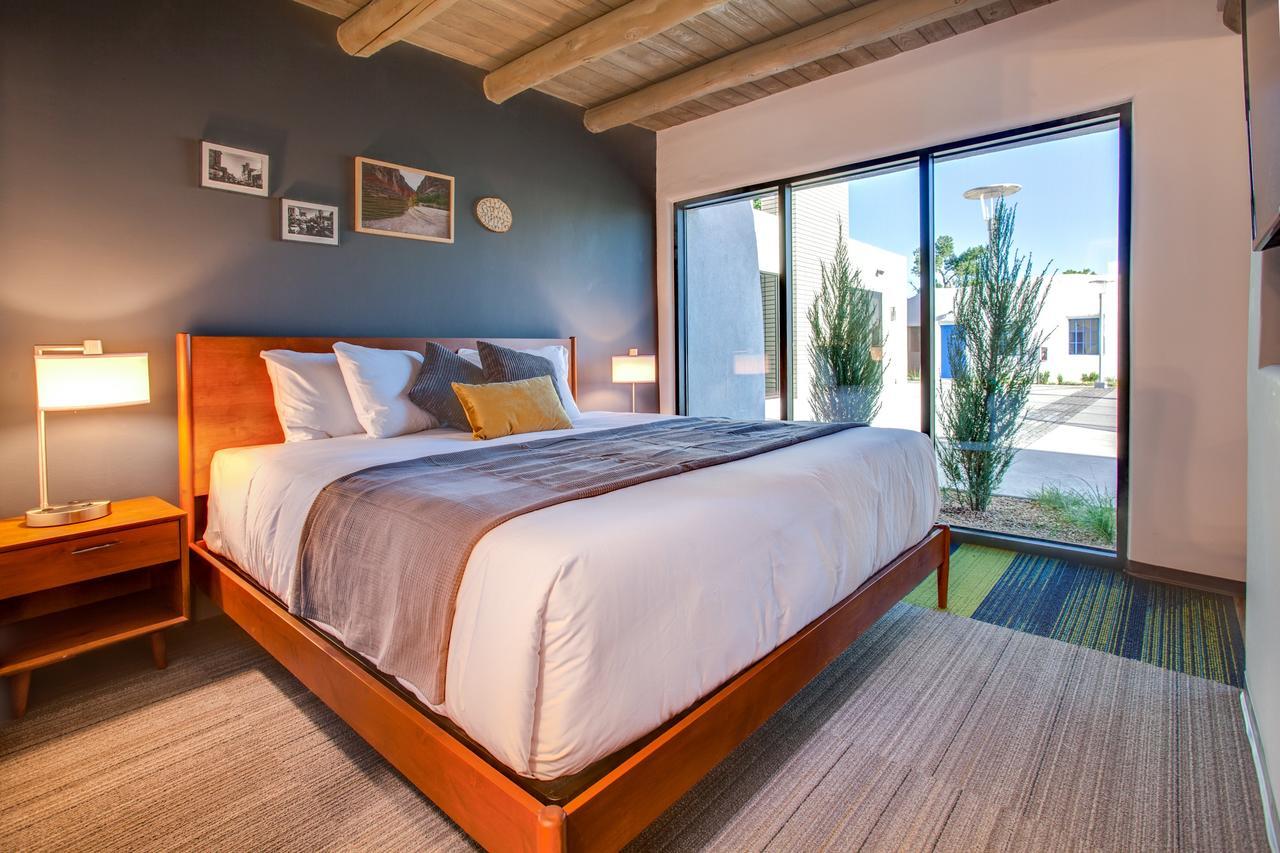 Deluxe King Suite