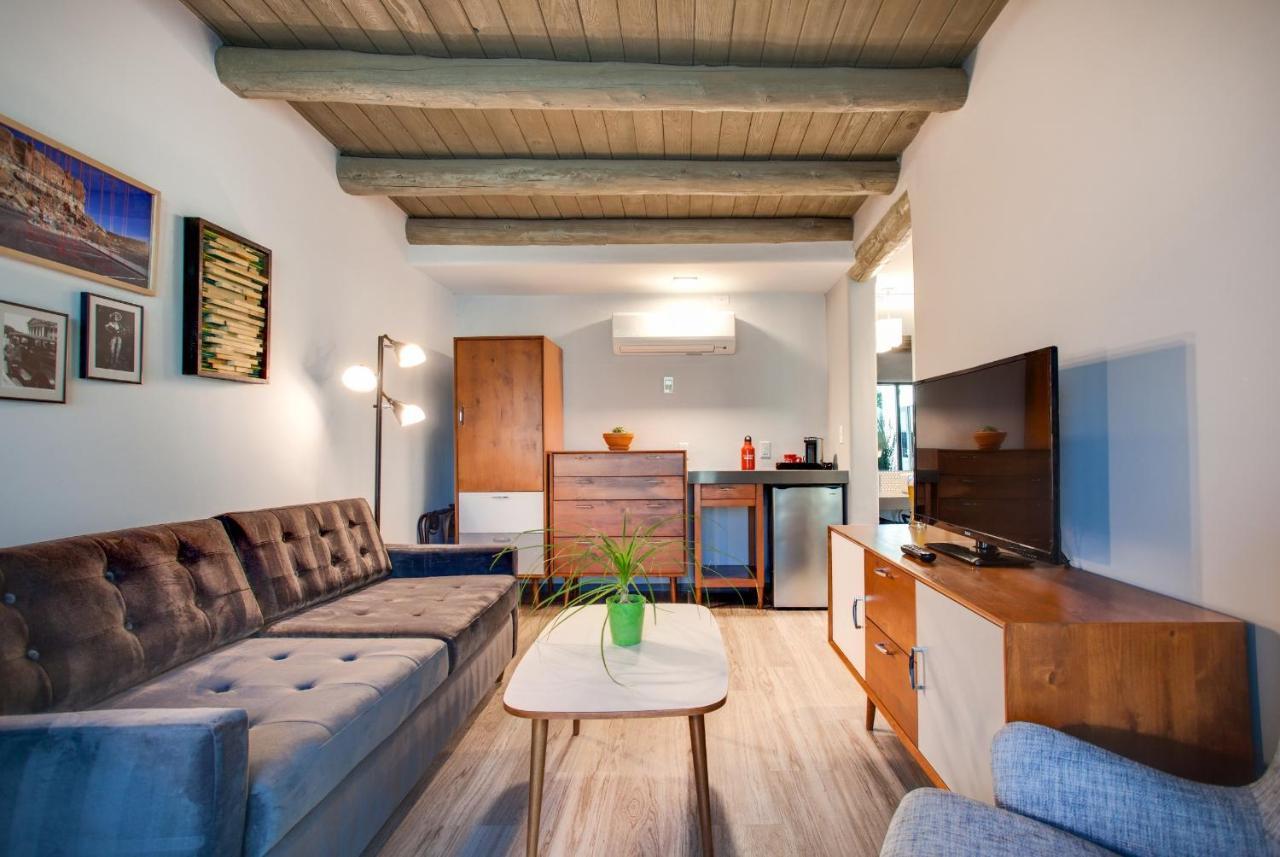Deluxe King Suite