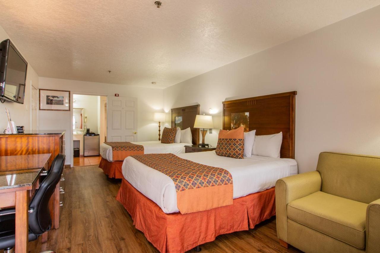 Queen Room Two Queen Beds Non-Smoking