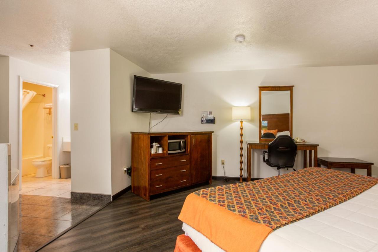 Suite One King Bed One Queen Bed Non-Smoking