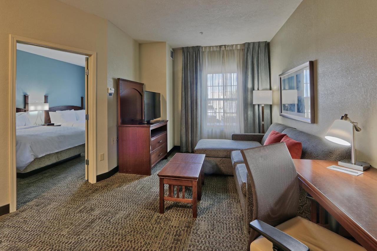 One-Bedroom Queen Suite