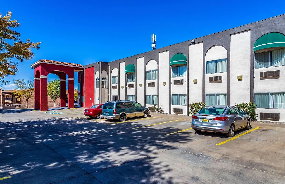 Econo Lodge Inn & Suites Albuquerque East I-40 Eubank Exit-1