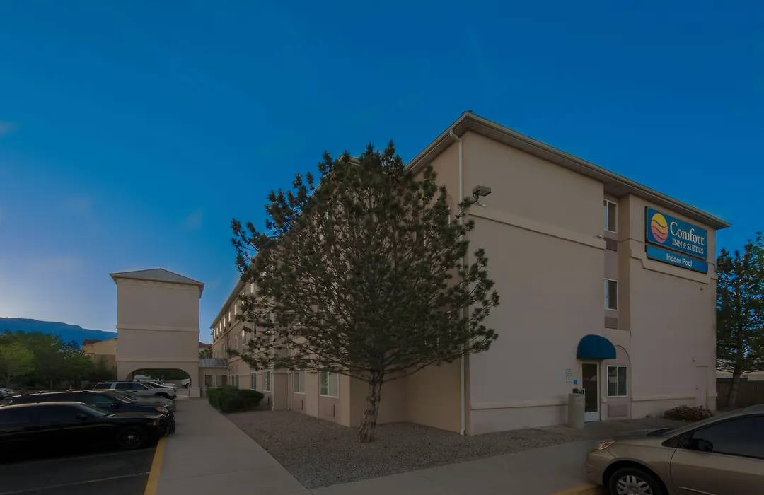 Comfort Inn & Suites Alameda At Albuquerque Balloon Fiesta Park-1