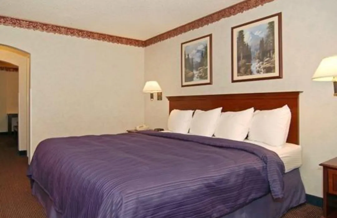 Quality Suites Albuquerque Airport-1