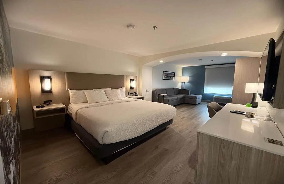 La Quinta Inn & Suites By Wyndham Albuquerque Midtown-1