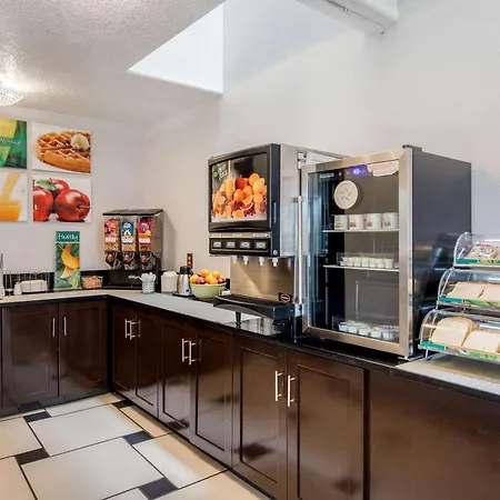 Quality Inn & Suites Albuquerque North Near Balloon Fiesta Park-3