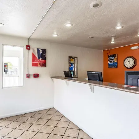 Motel 6 Albuquerque Northeast-2