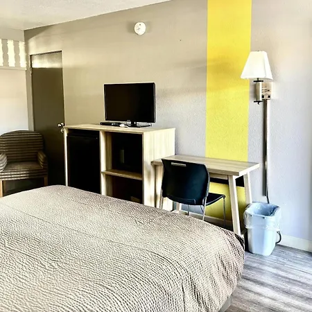 Super 8 By Wyndham Albuquerque Downtown-3