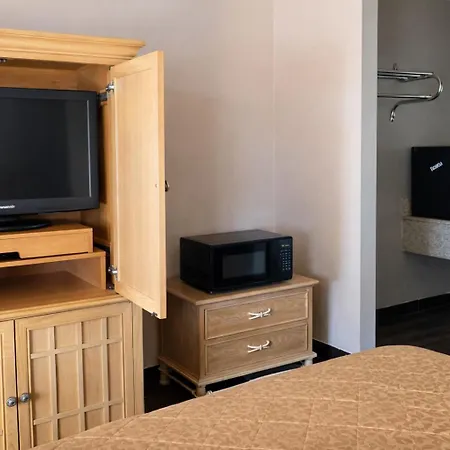 Tree Inn & Suites Albuquerque-3