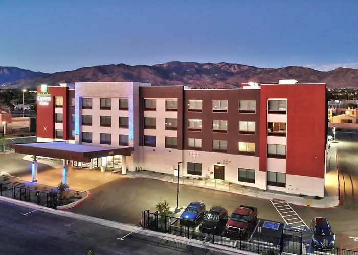 Holiday Inn Express & Suites - Albuquerque East By Ihg