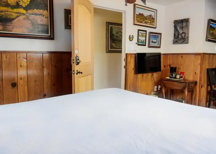 Red Horse Bed And Breakfast Albuquerque